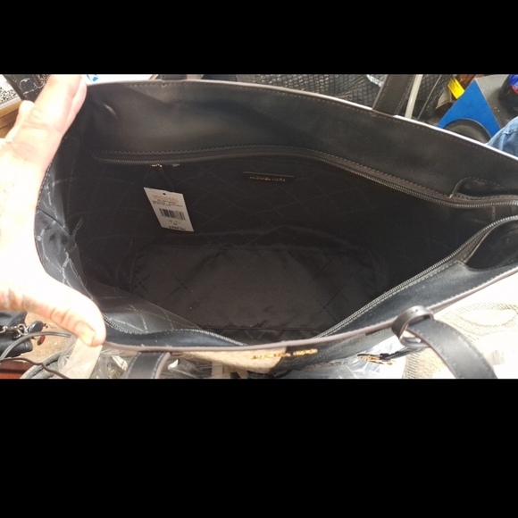 Michael Kors Black and Cream Men's Bag - Picture 4 of 6